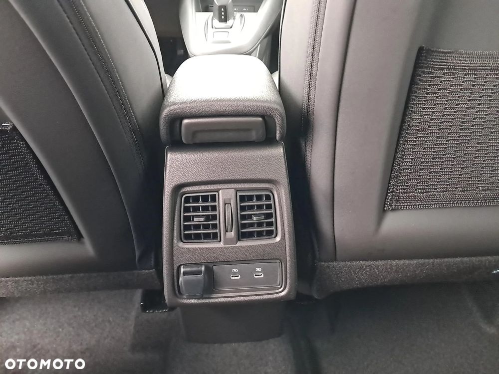 Mitsubishi Grandis - 23