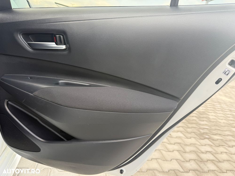 Toyota Corolla 1.8 HSD Dynamic - 18