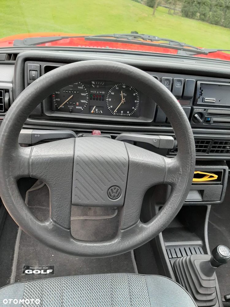 Volkswagen Golf 1.6 GL - 9