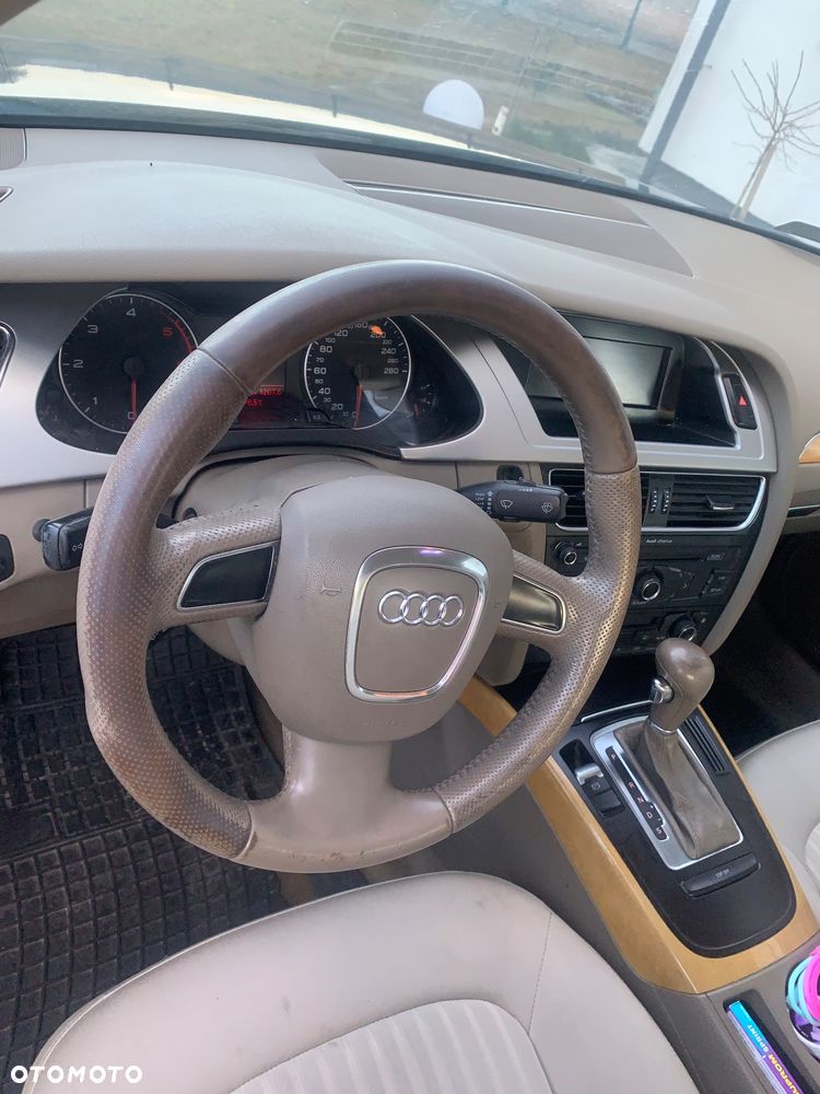 Audi A4 Limousine - 4