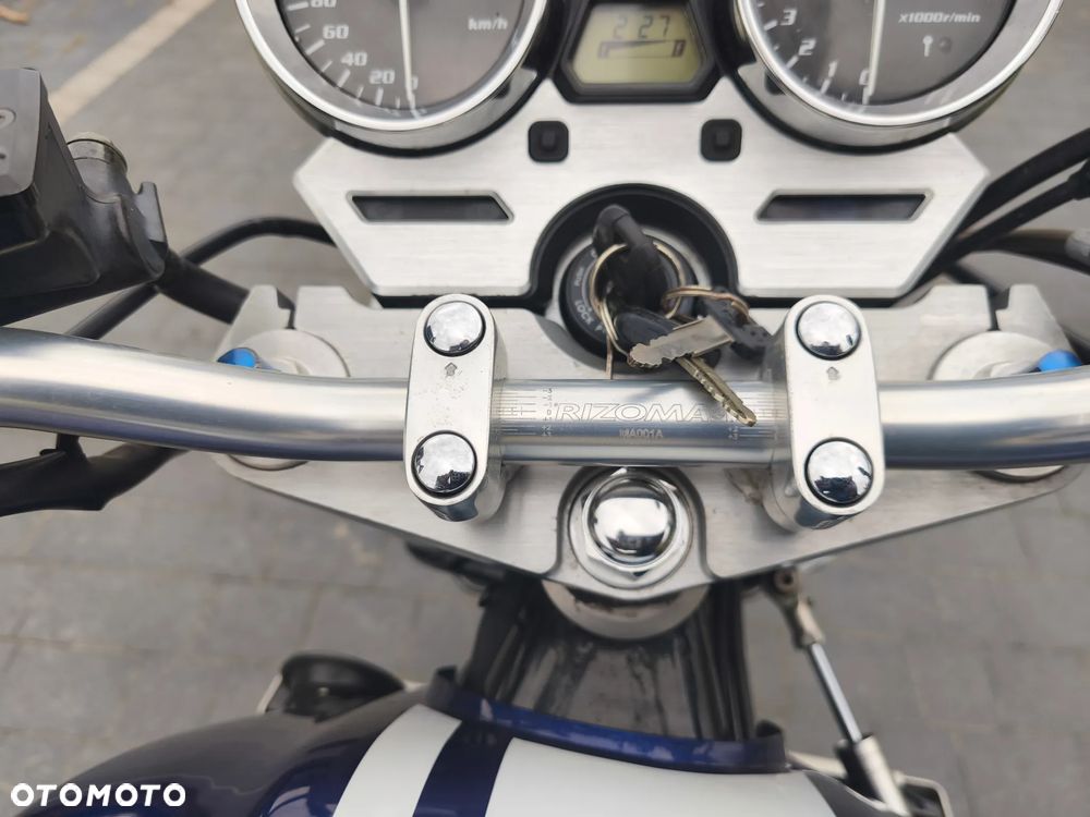 Yamaha XJR - 13
