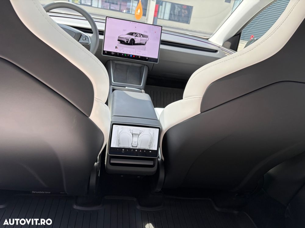 Tesla Model Y AWD Performance - 9