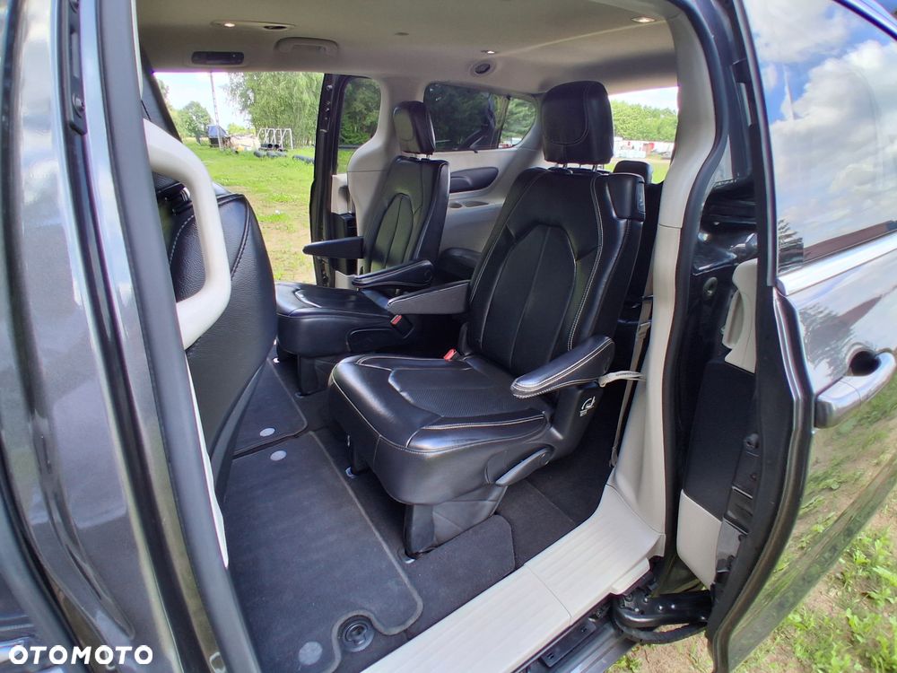 Chrysler Pacifica - 10