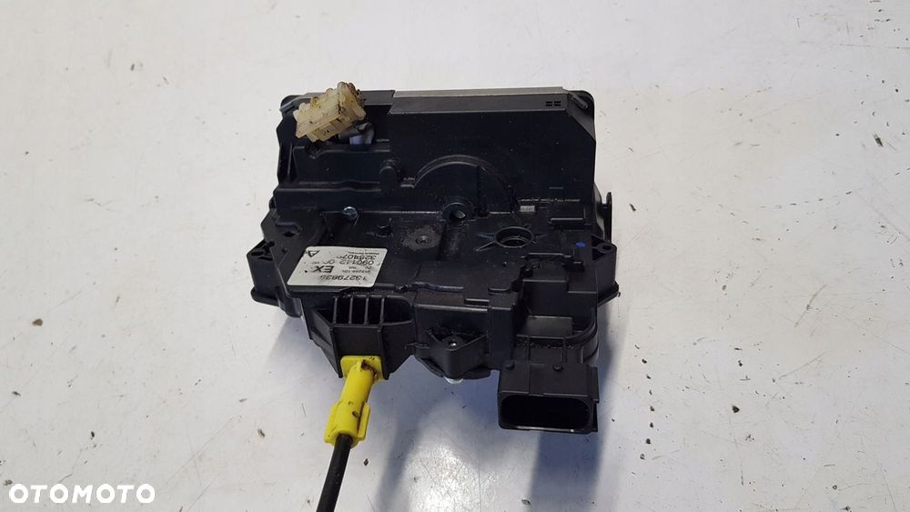 zamek drzwi lewy tył Opel Meriva B 13279836 - 2