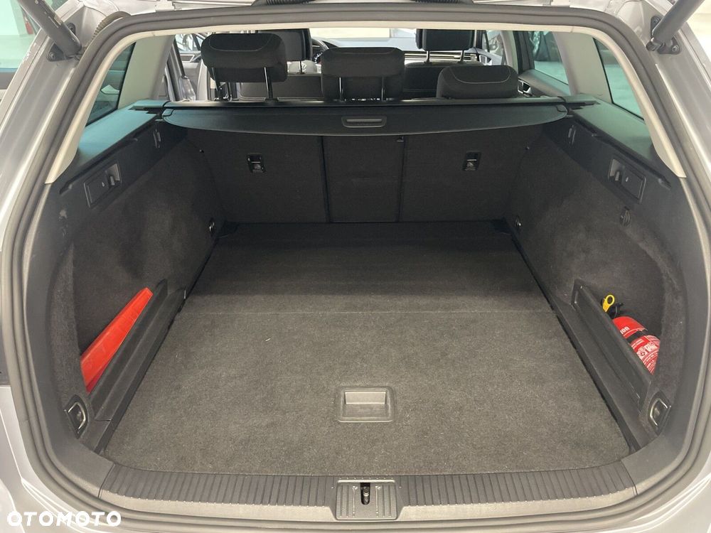 Volkswagen Passat - 33