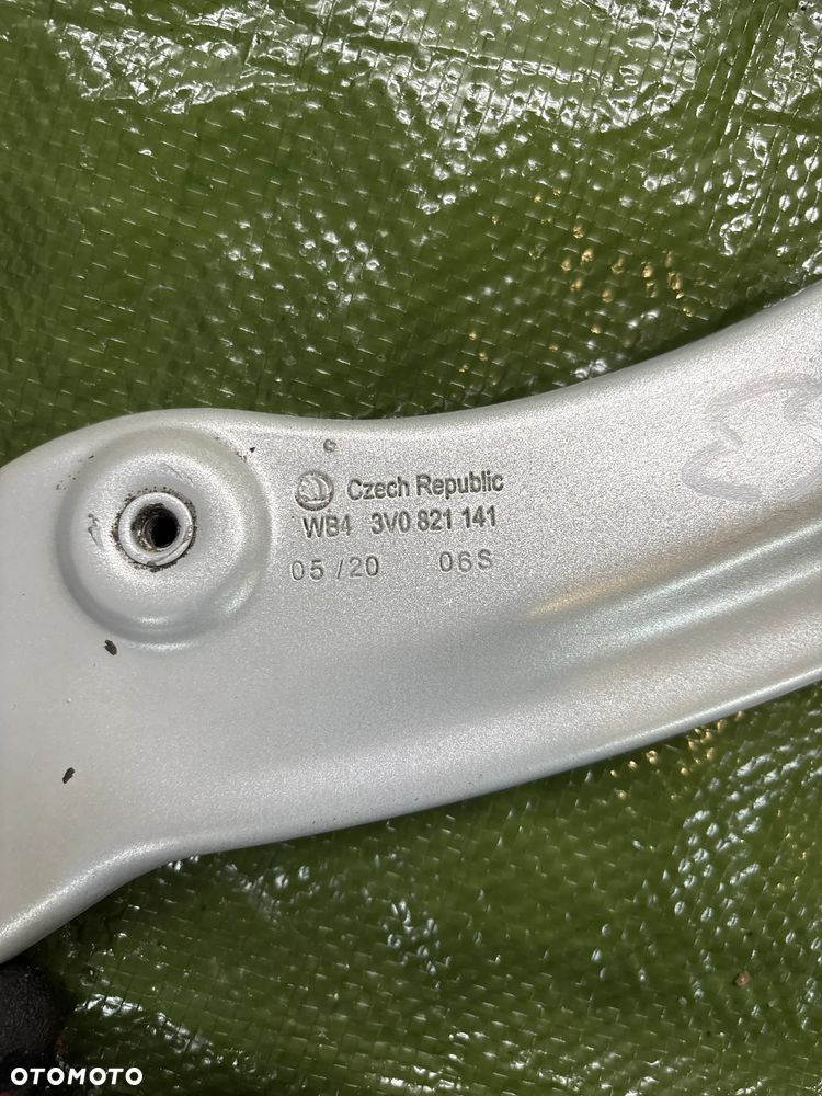 Skoda Superb III wspornik mocowanie błotnika prawe lewe 3V0821141 3V0821142A - 3