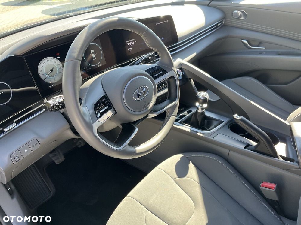 Hyundai Elantra - 10