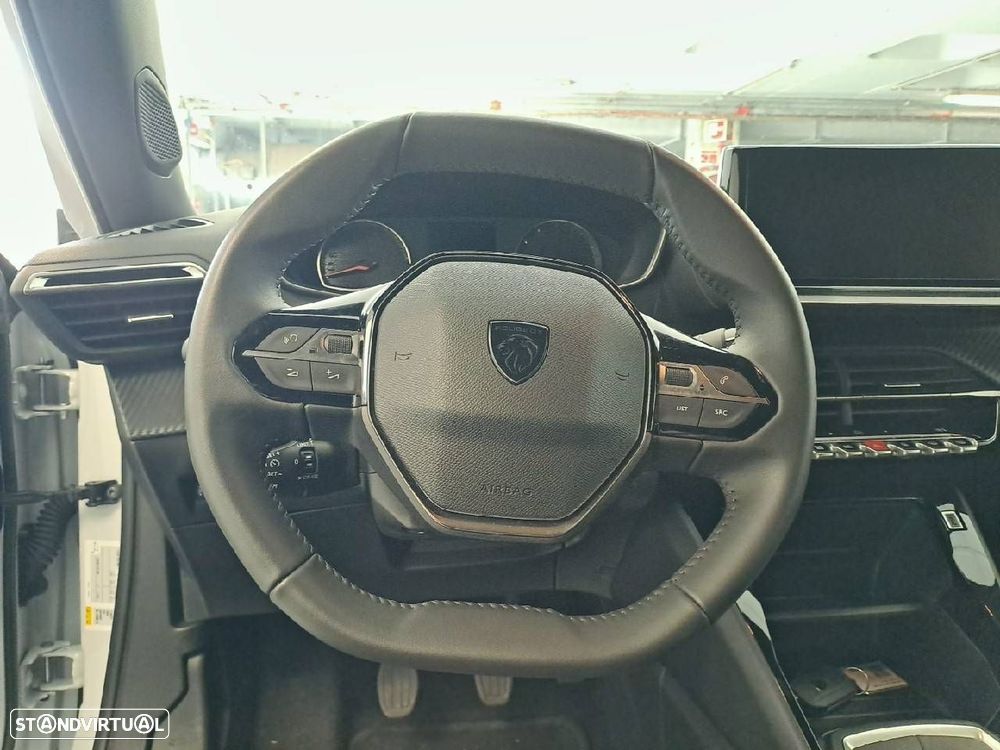Peugeot 2008 1.2 PureTech Style - 12