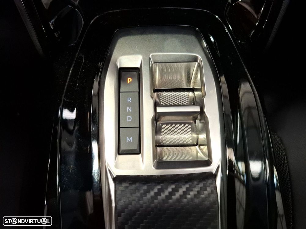 Peugeot 208 1.2 Hybrid Allure e-DCS6 - 19