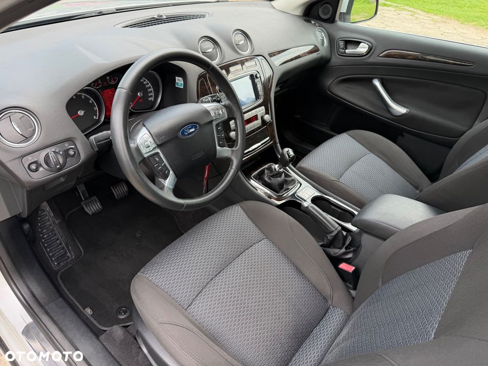 Ford Mondeo 2.5 Ghia - 20
