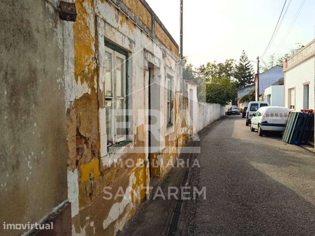 Moradia T2 para Recuperar na Tapada - Grande imagem: 2/12