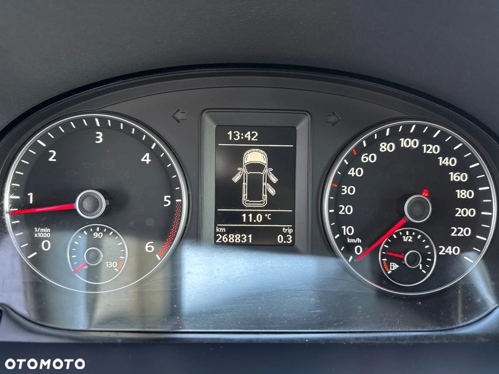 Volkswagen Touran - 26
