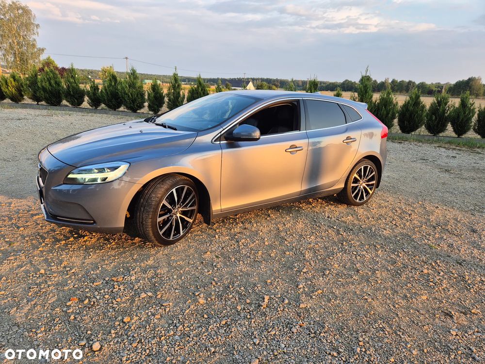 Volvo V40 T5 Drive-E Momentum - 1