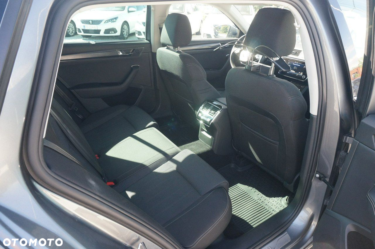 Skoda Superb 2.0 TDI SCR Style DSG - 31