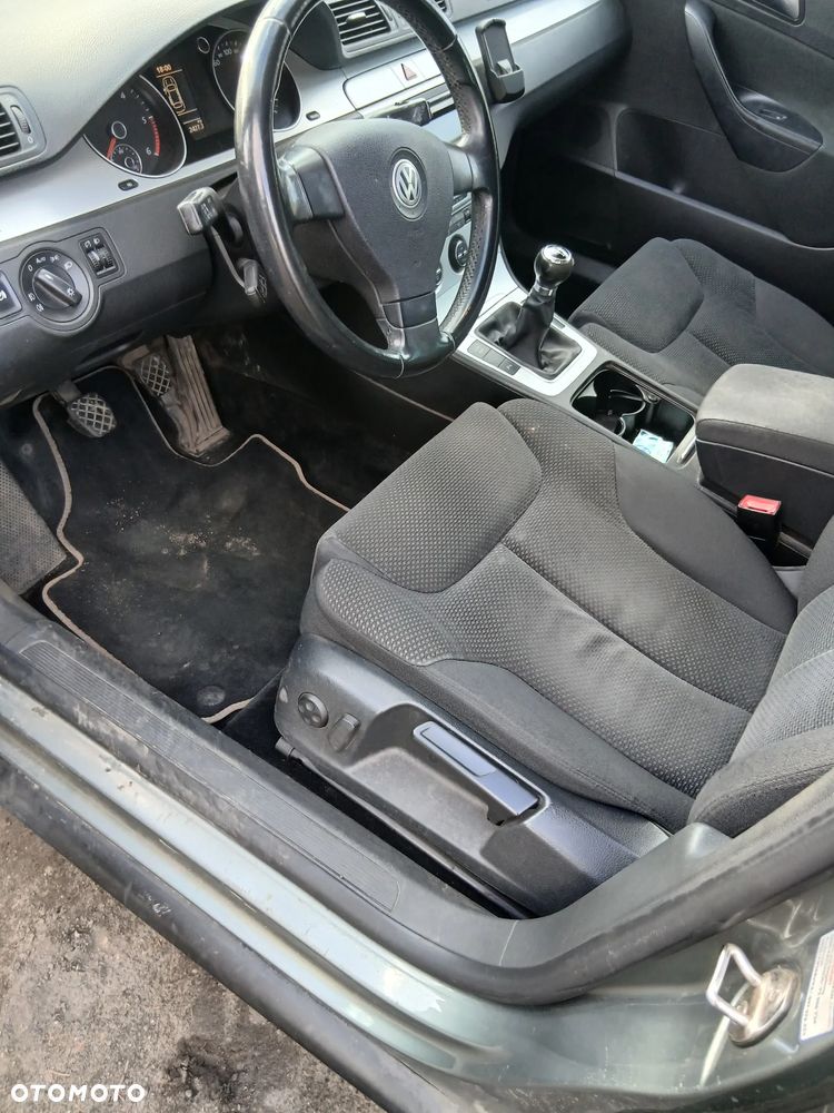 Volkswagen Passat 2.0 TDI DPF BlueMotion Technology Comfortline - 11