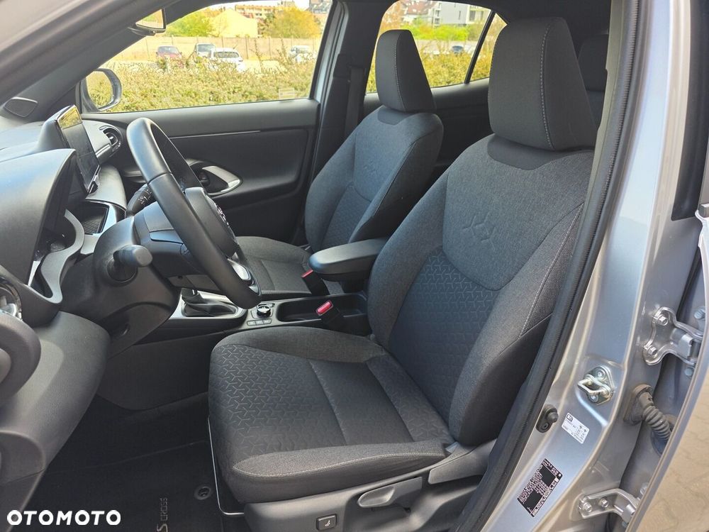 Toyota Yaris Cross Hybrid 1.5 Comfort 4x4 - 18