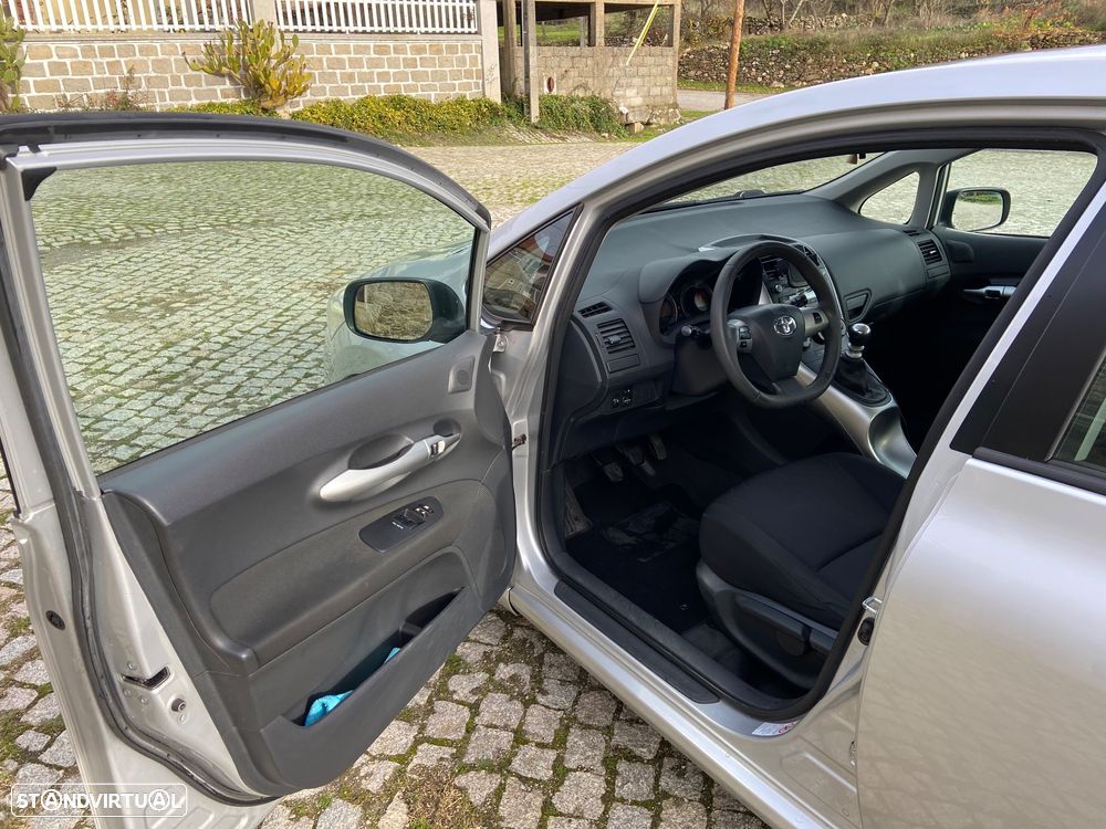 Toyota Auris 1.4 D-4D Exclusive - 9