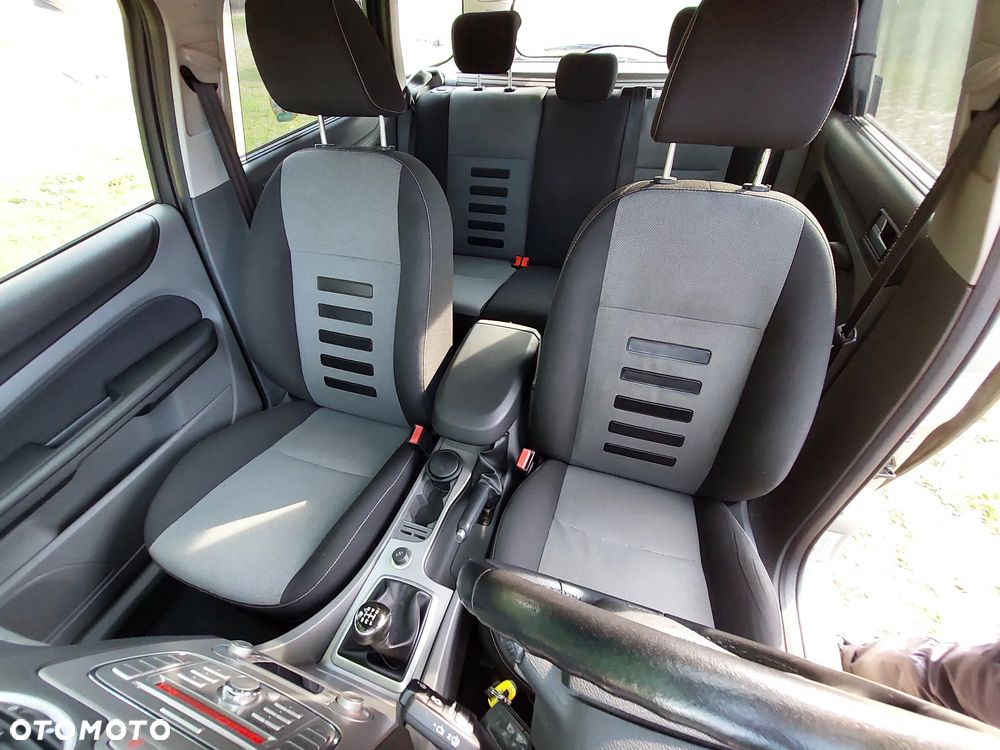 Ford Focus 1.6 Ti-VCT Trend + - 6