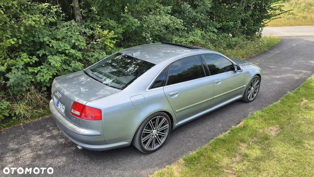 Audi A8 4.2 L Quattro - 13