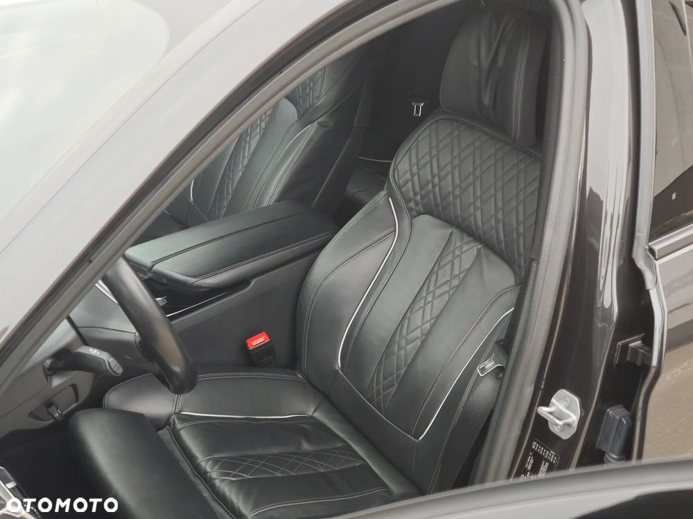 BMW Seria 5 540i xDrive - 11