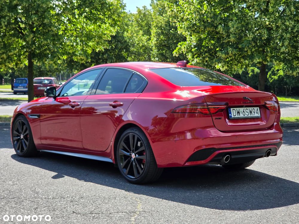Jaguar XE 2.0 P250 R-Dynamic Black - 3
