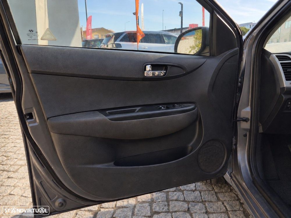 Hyundai i20 1.2 Classic Fun ESP - 15
