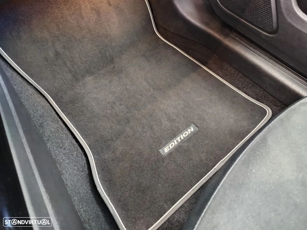 Mercedes-Benz A 250 Limousine e AMG Line - 22