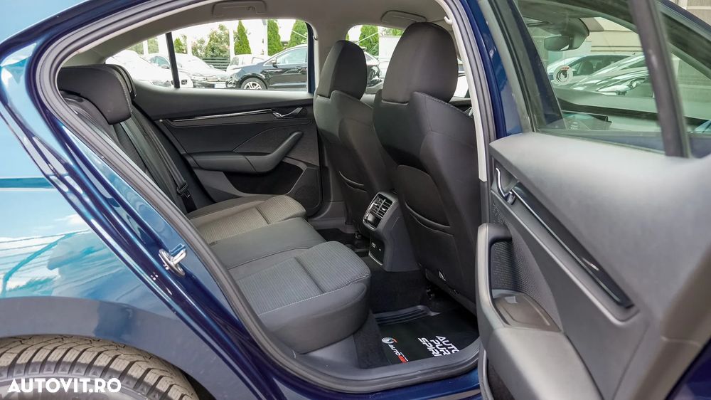 Skoda Octavia 2.0 TDI DSG Ambition - 32