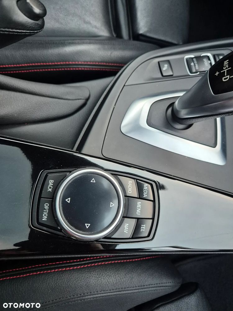 BMW Seria 3 320d Sport Line - 12