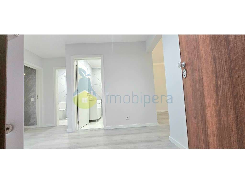 Quarteira, Apartamento T2 com vista mar, num 4º andar, totalmente r... - Grande imagem: 3/27