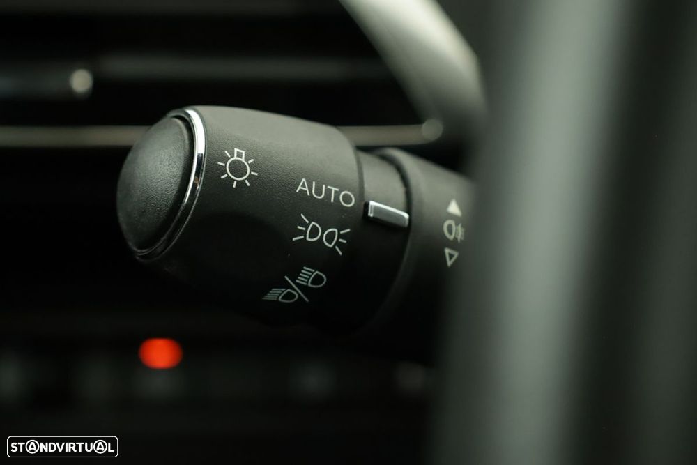 Peugeot 3008 1.6 Hybrid Allure e-EAT8 - 16