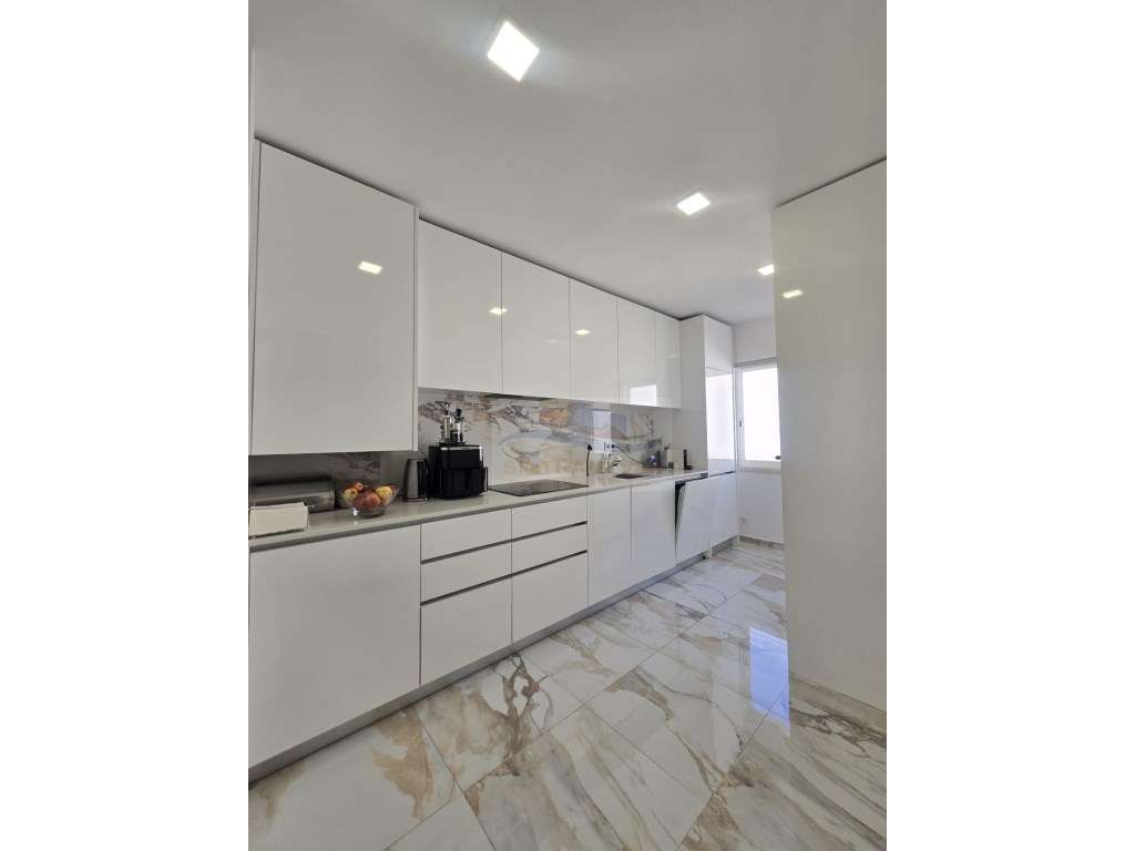 Fantástico T2 Totalmente remodelado em prédio com 2 elevadores no C... - Grande imagem: 2/27