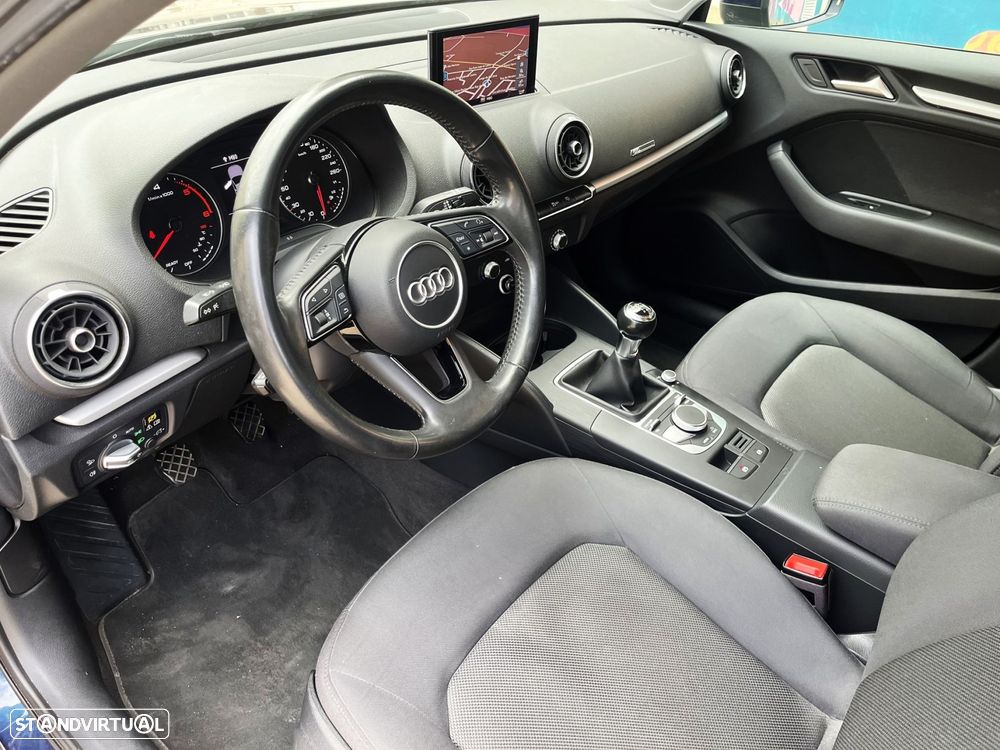 Audi A3 Sportback 1.6 TDI Design - 12
