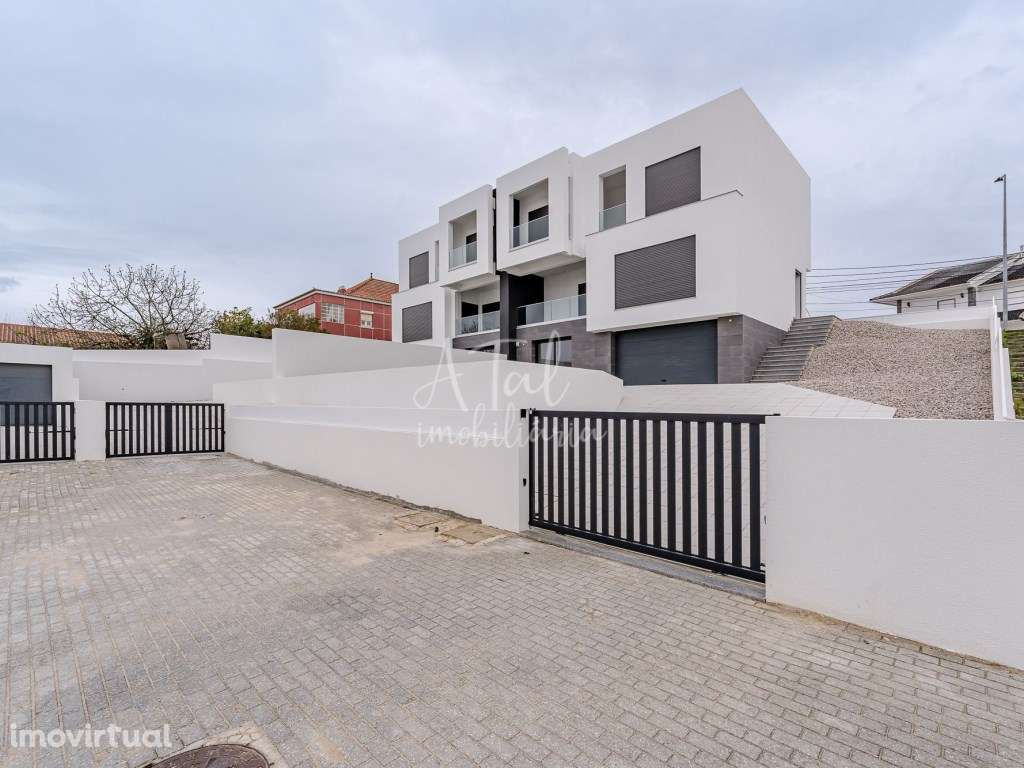 Moradia geminadaT4 em Vale de Milhaços/Corroios - Grande imagem: 5/34