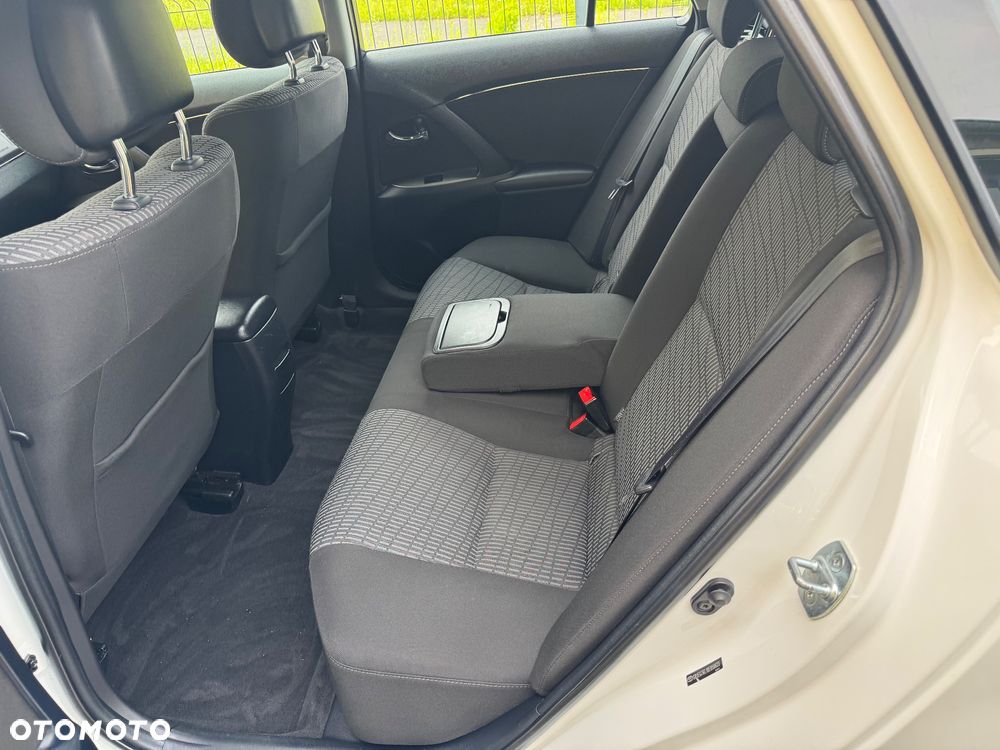 Toyota Avensis 1.8 Luna - 27