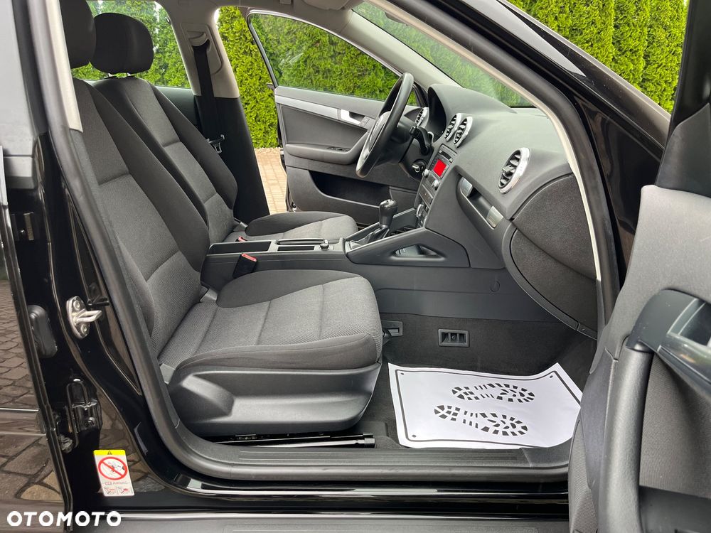 Audi A3 Sportback 1.6 Ambiente - 19