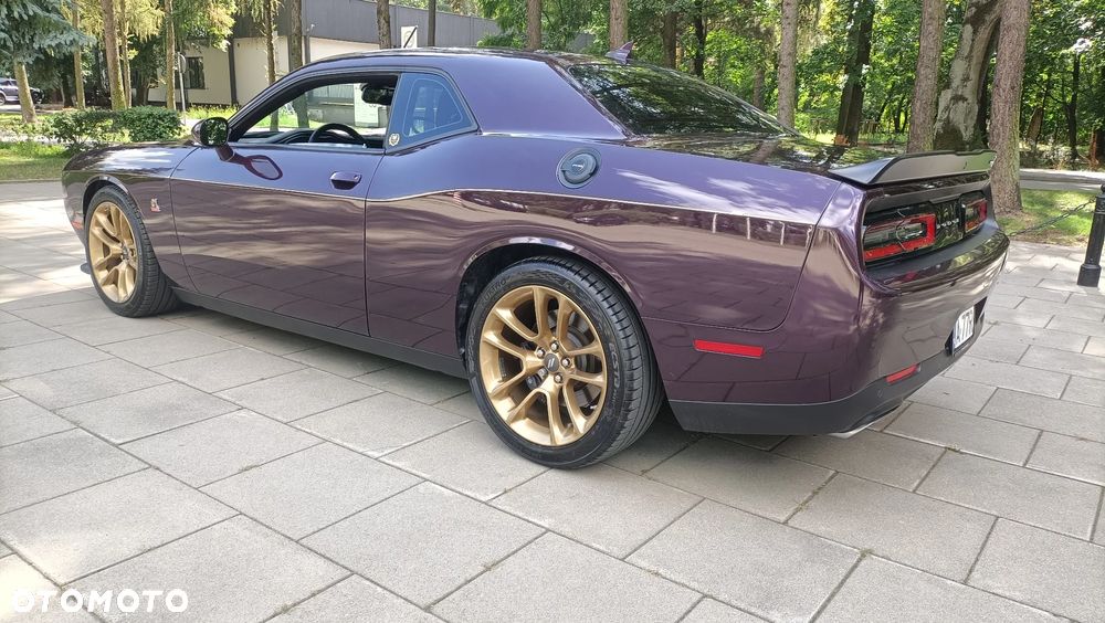 Dodge Challenger - 10