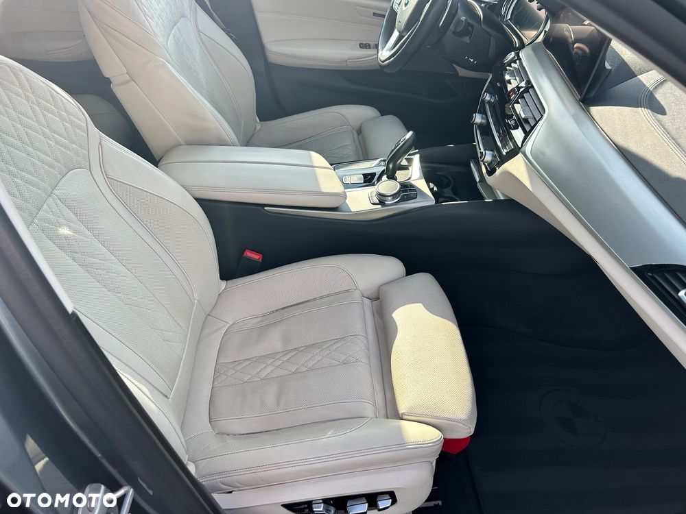 BMW Seria 5 530i xDrive Sport Line sport - 22