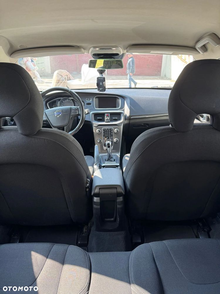 Volvo V40 D2 Drive-E Momentum - 10