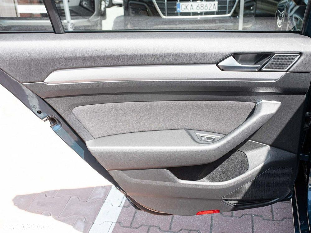 Volkswagen Passat - 20