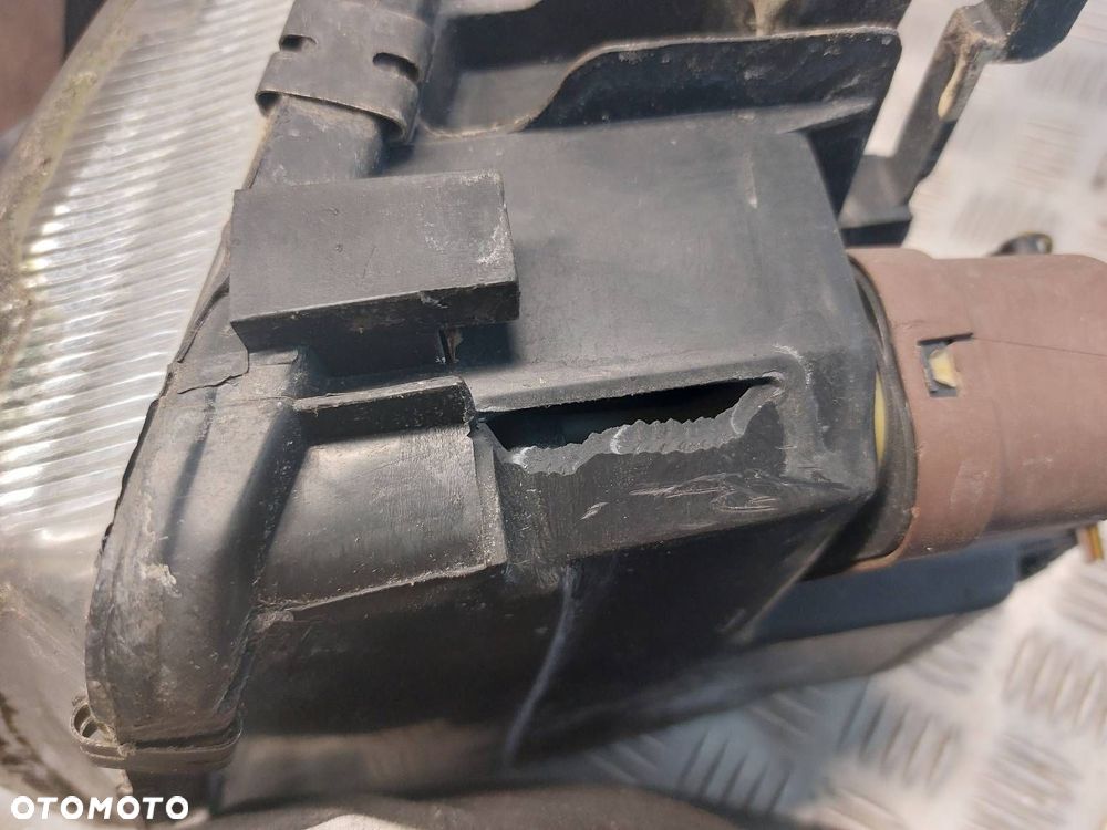 LAMPA LEWY PRZÓD + PRAWY PRZÓD AUDI A4 B5 - 5