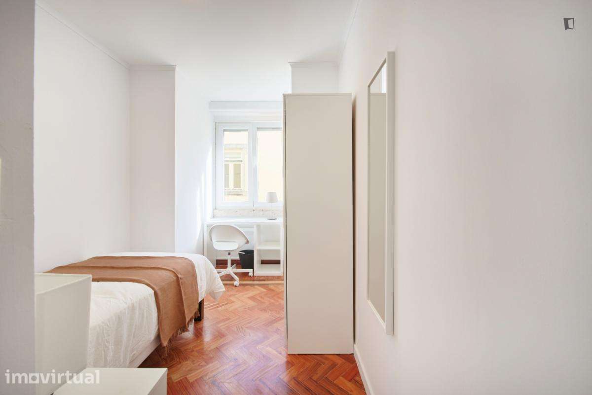 Quarto - localizado em São Sebastião Lisbon - Grande imagem: 2/36