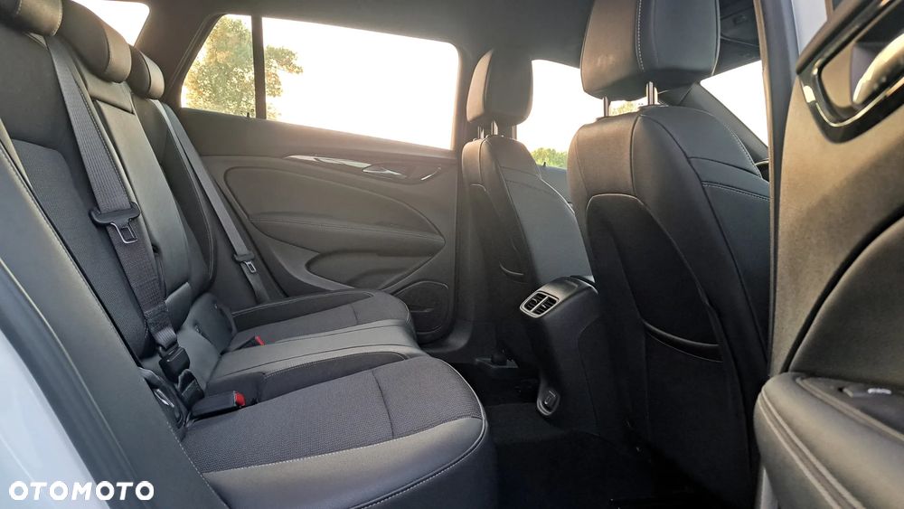 Opel Insignia - 16