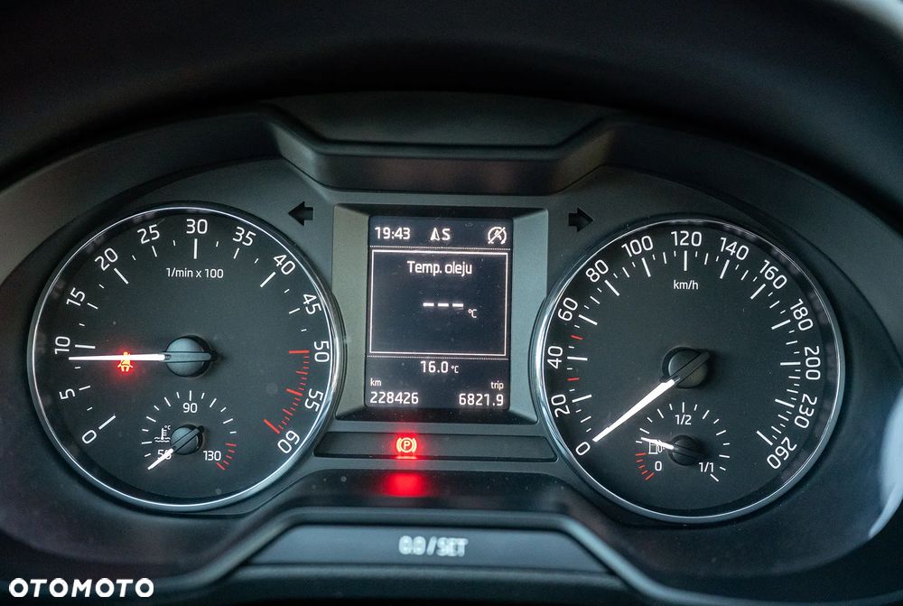 Skoda Octavia 1.6 TDI DPF Ambition - 6