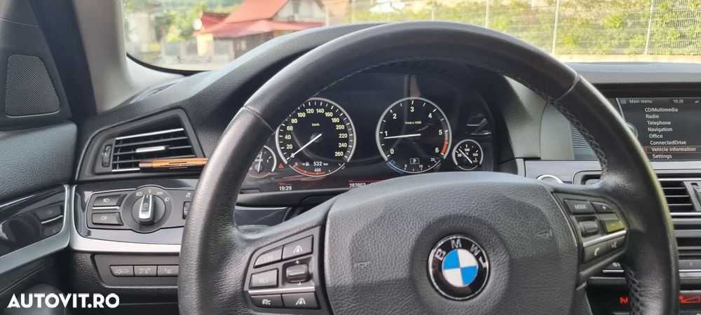 BMW Seria 5 525d Touring Sport-Aut. - 17