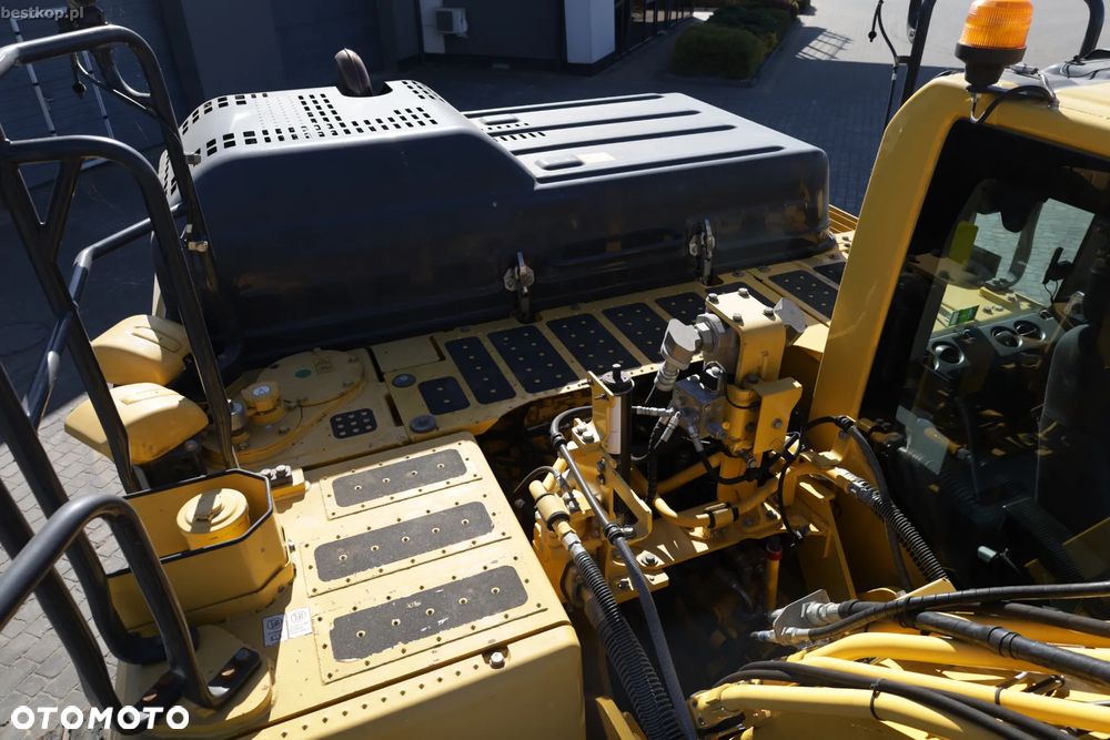 Komatsu PC210LC-11 - 28