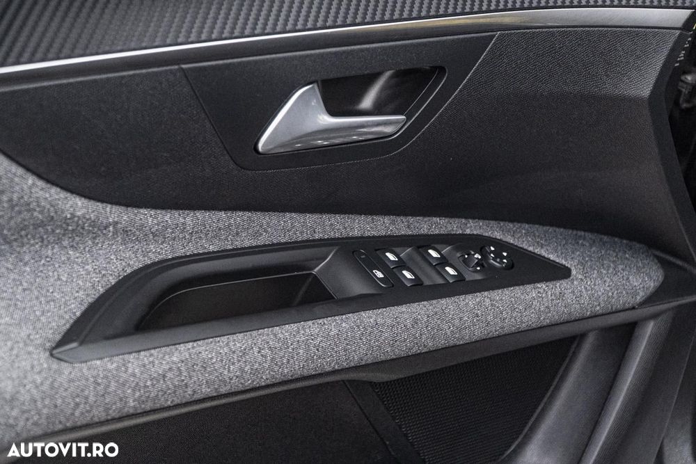 Peugeot 3008 1.2 PureTech Turbo S&S EAT8 Allure - 20