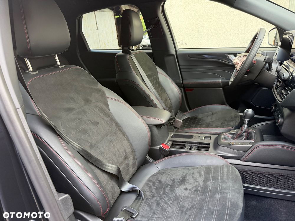 Ford Kuga 1.5 EcoBoost FWD ST-Line X - 18