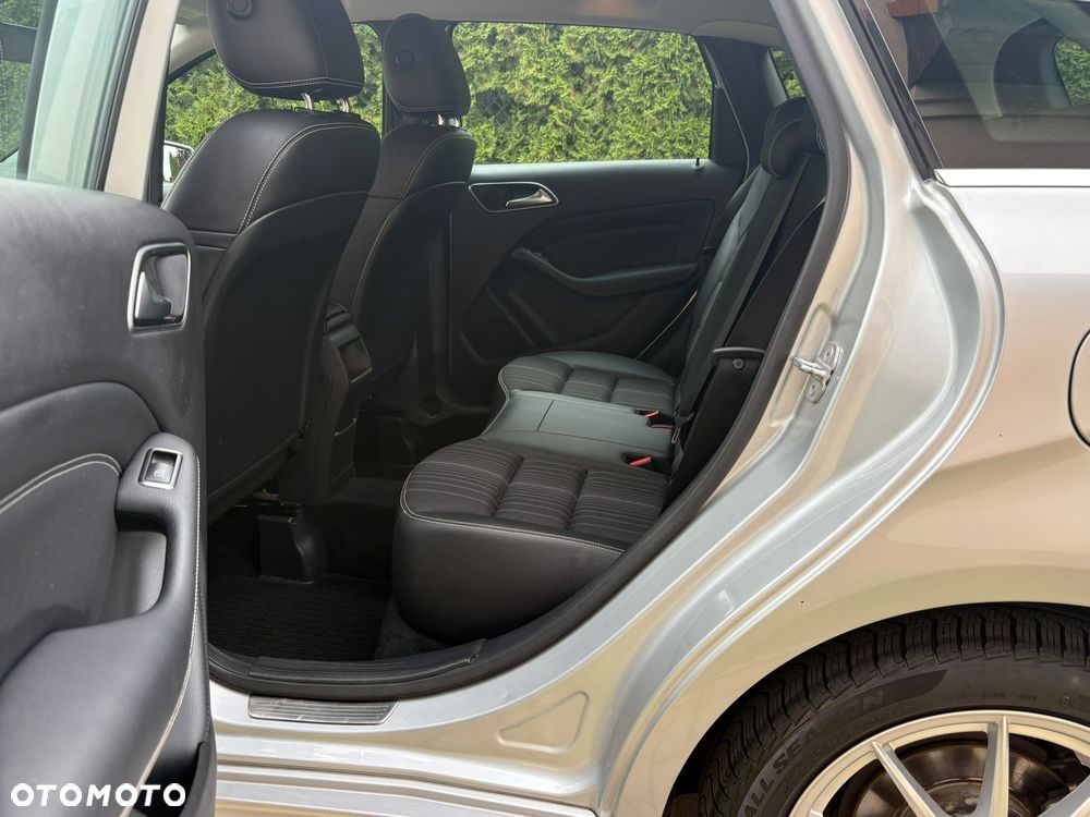 Mercedes-Benz Klasa B 180 BlueEFFICIENCY Edition Style - 12