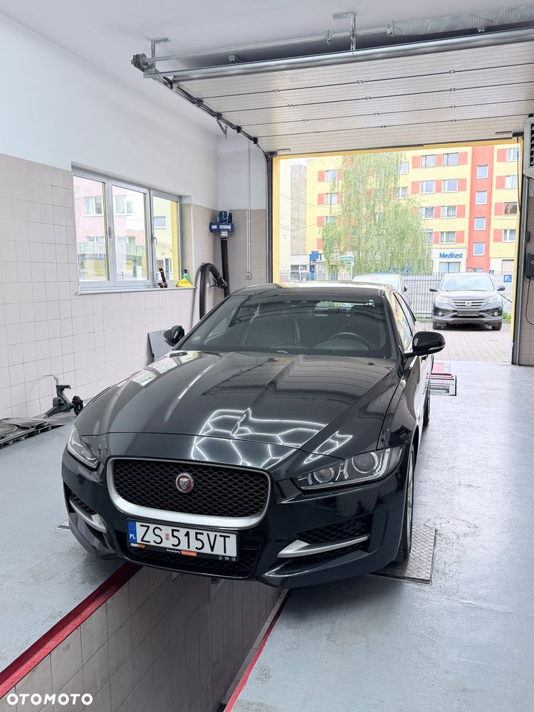 Jaguar F-Pace 2.0 i4D RWD R-Sport - 27